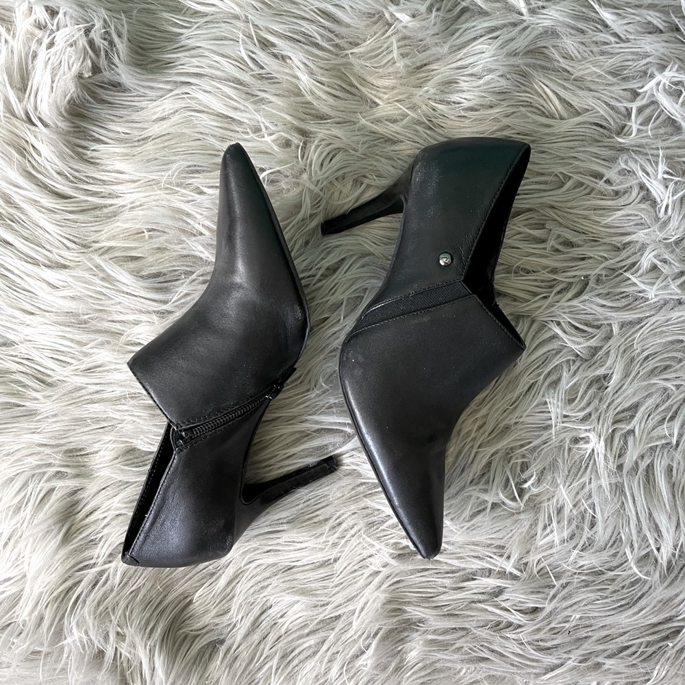 Simply Vera Wang Black Heels